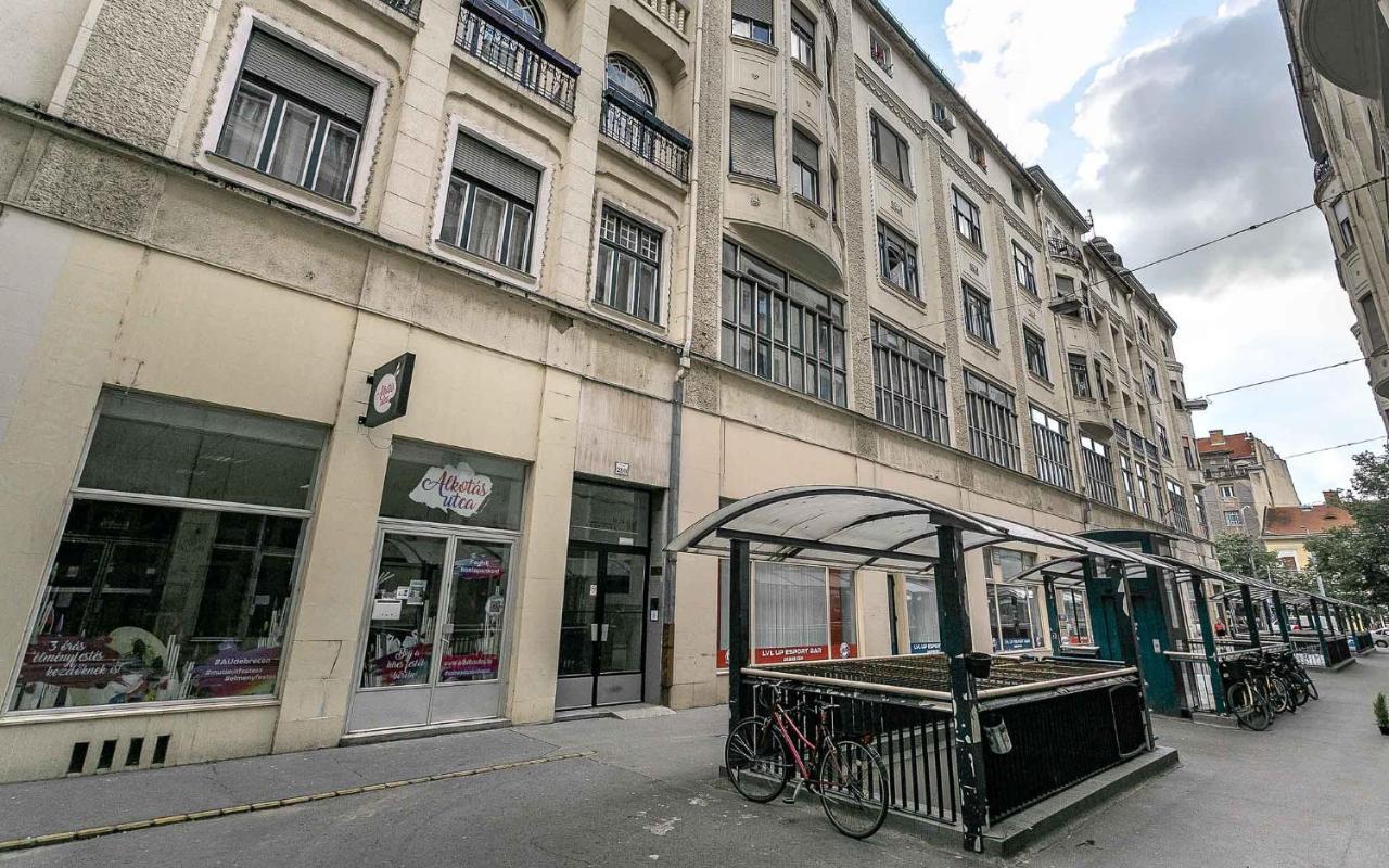 Catalog Boutique Rooms Debrecen Exterior foto