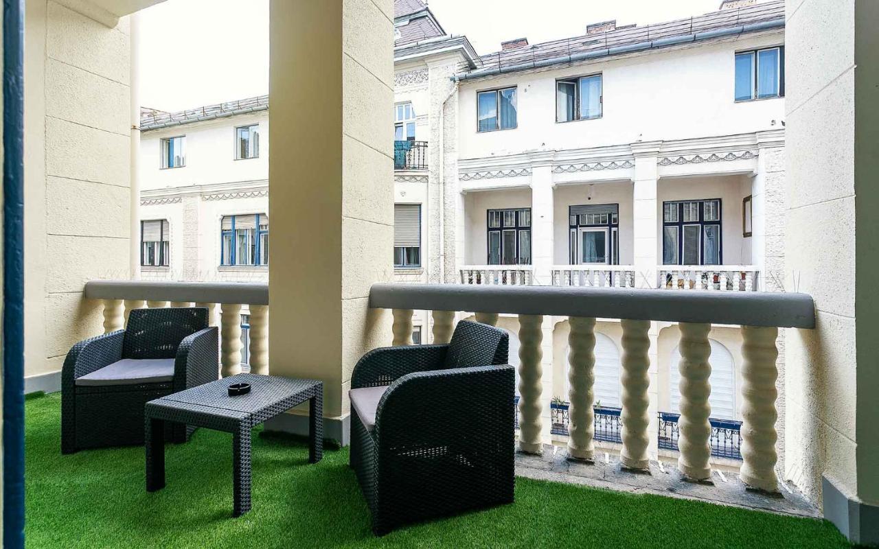 Catalog Boutique Rooms Debrecen Exterior foto